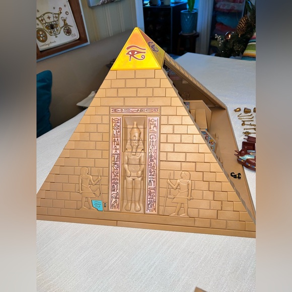 Playmobil 4240 Egyptian Pyramid History Set
Retired 2009
Accessories included - Picture 6 of 11